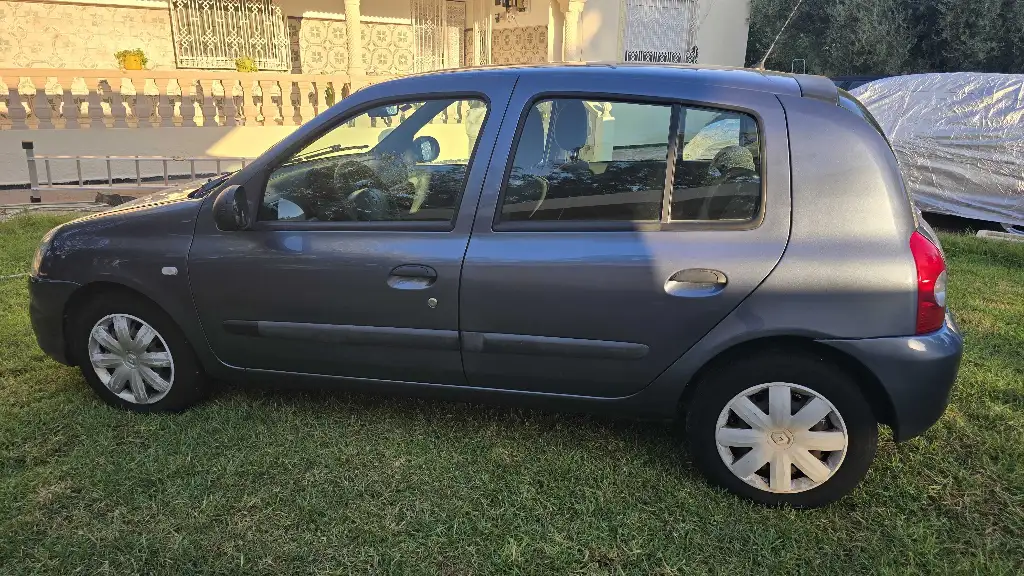 A Vendre Clio compus