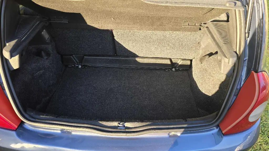 A Vendre Clio compus