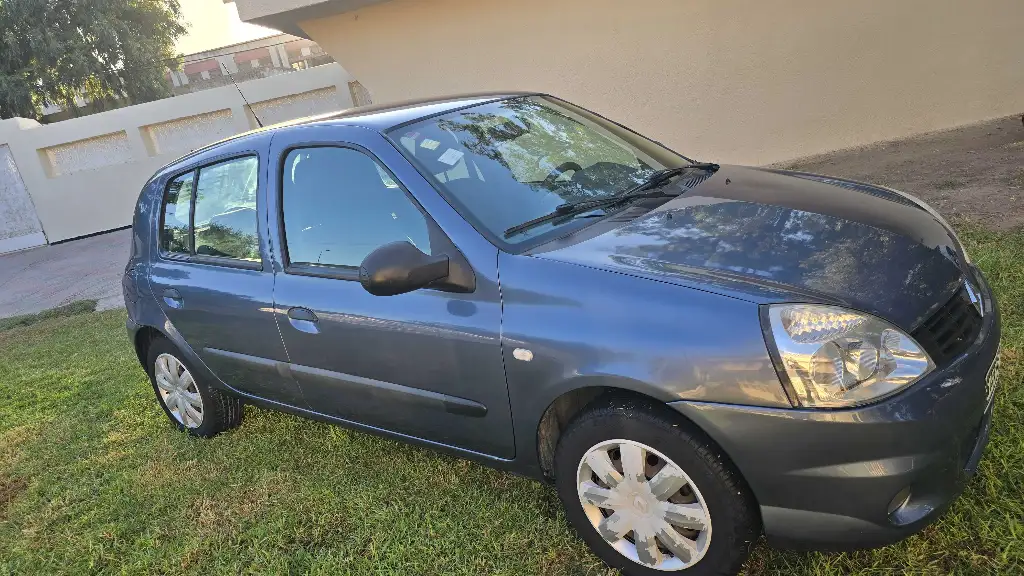 A Vendre Clio compus