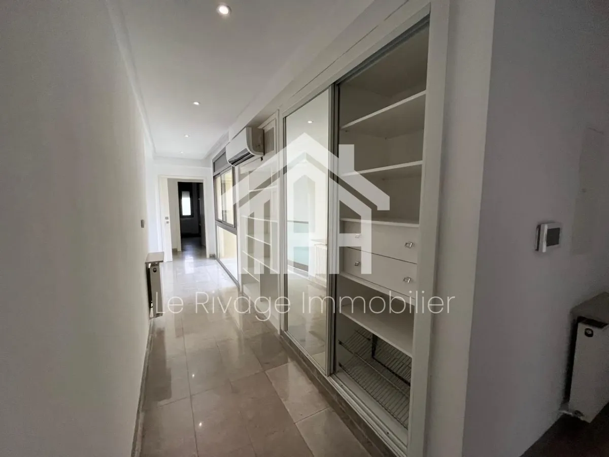 une spacieuse villa S5 avec piscine