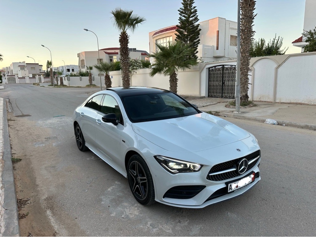 Mercedes cla 250e kit Amg full options avec faible kilometrage