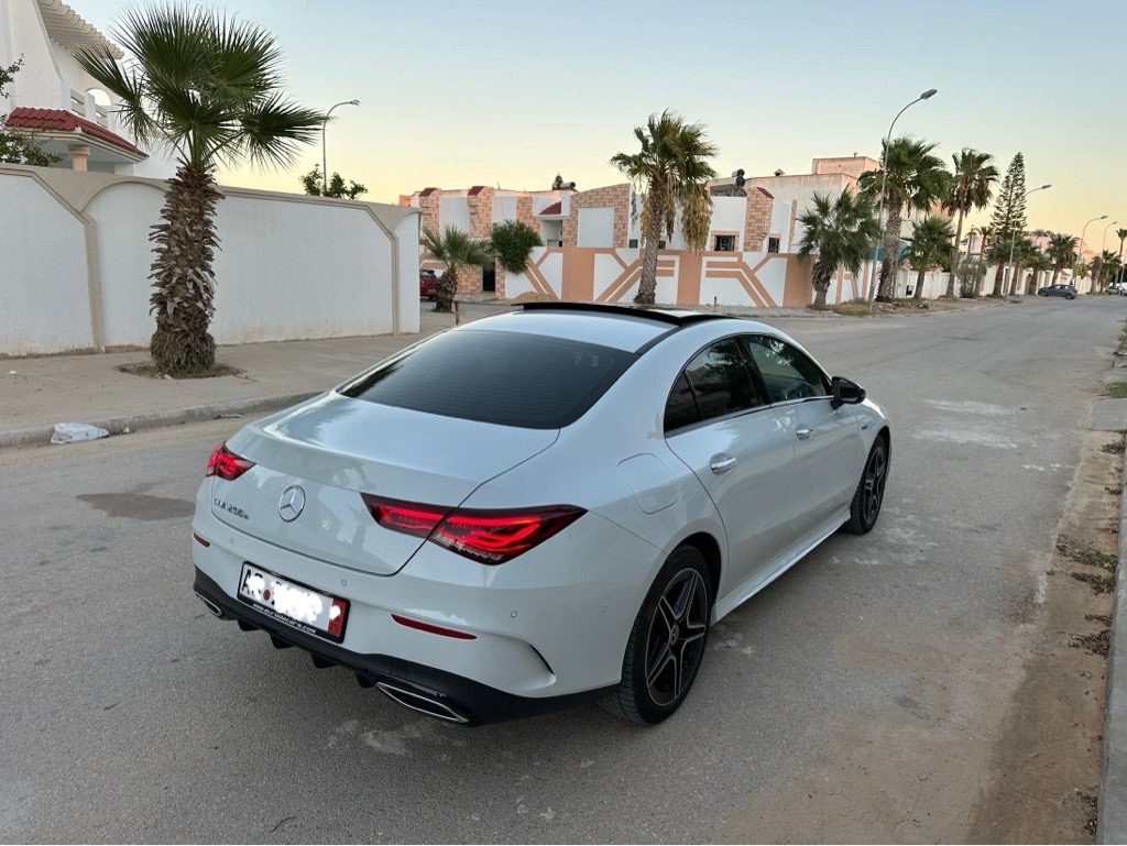 Mercedes cla 250e kit Amg full options avec faible kilometrage