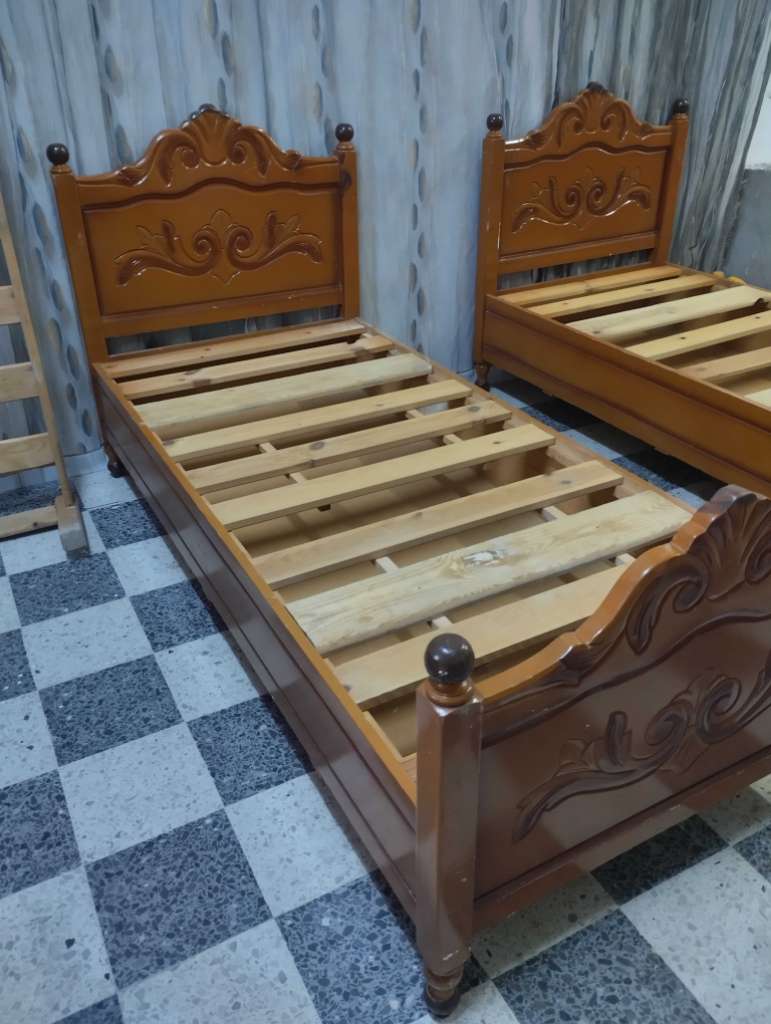 Deux lits(بالصندوق)  a vendre à mahdia ☎️ 94.013.109