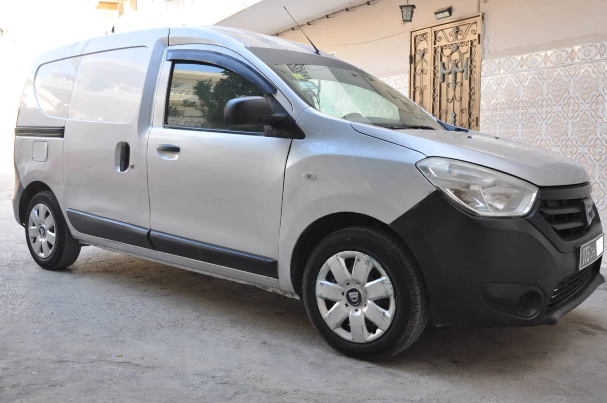 DACIA DOKKER VAN LUX  2 Places Commerciales  TEL : 92.951.221  