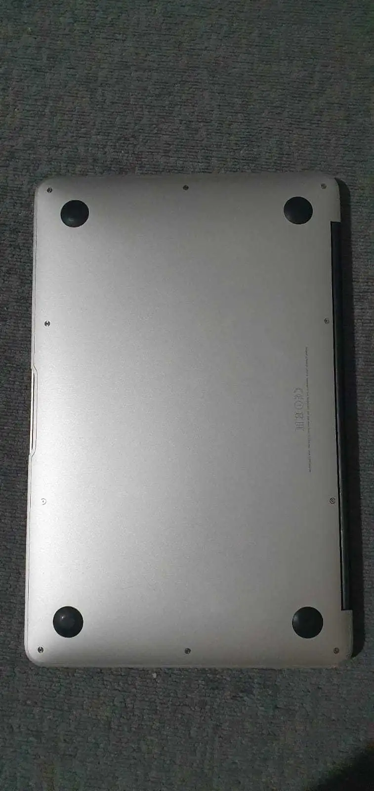 MACBOOK AIR