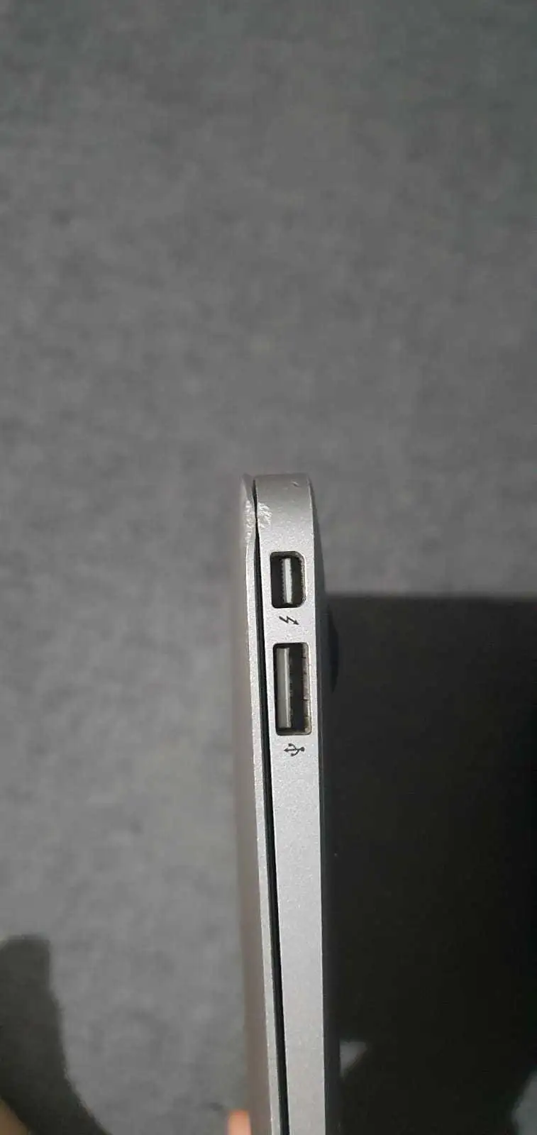MACBOOK AIR