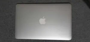 MACBOOK AIR