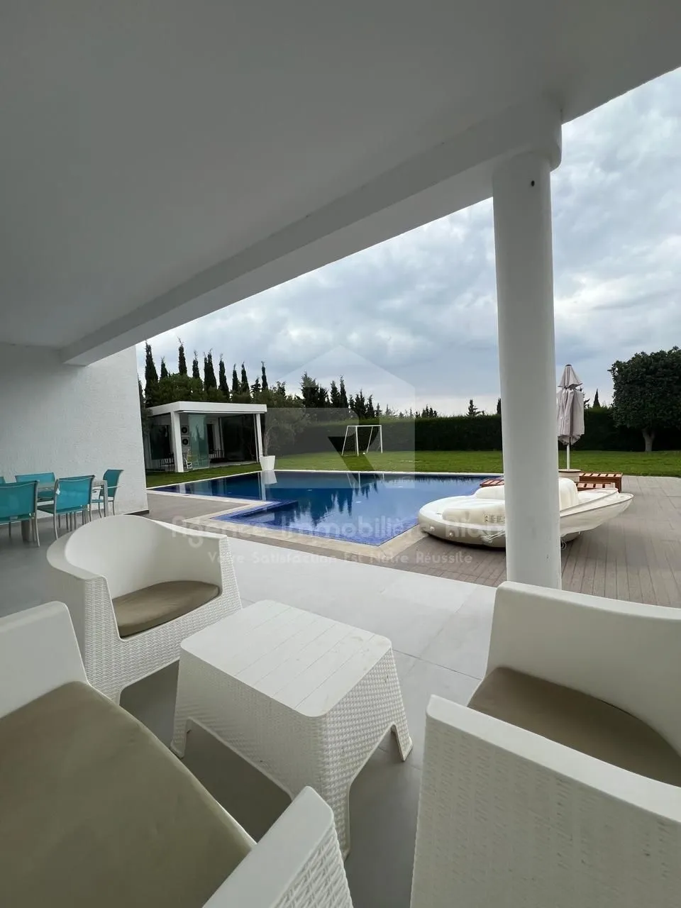 À LOUER | ( court durée) une villa S+2 avec piscine| Chatt meriem