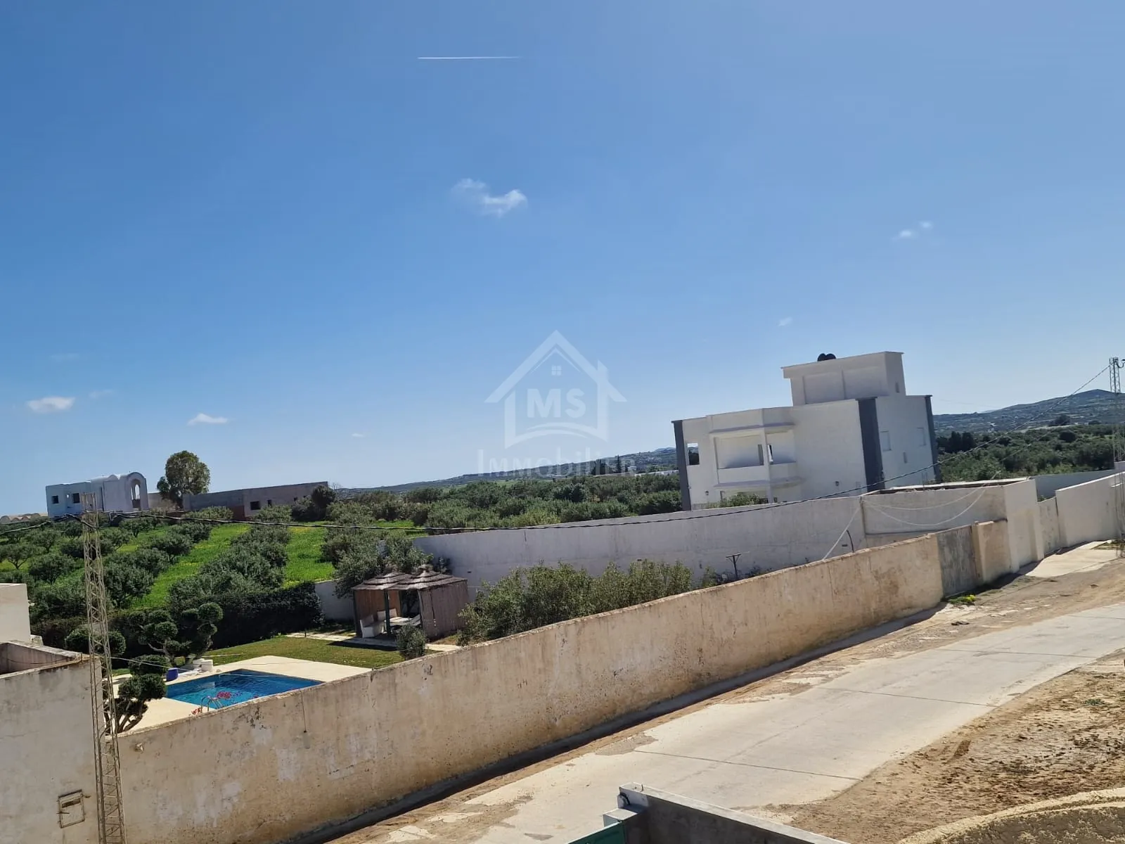  51355351للبيع أرض صبغة سكنية في الحمامات