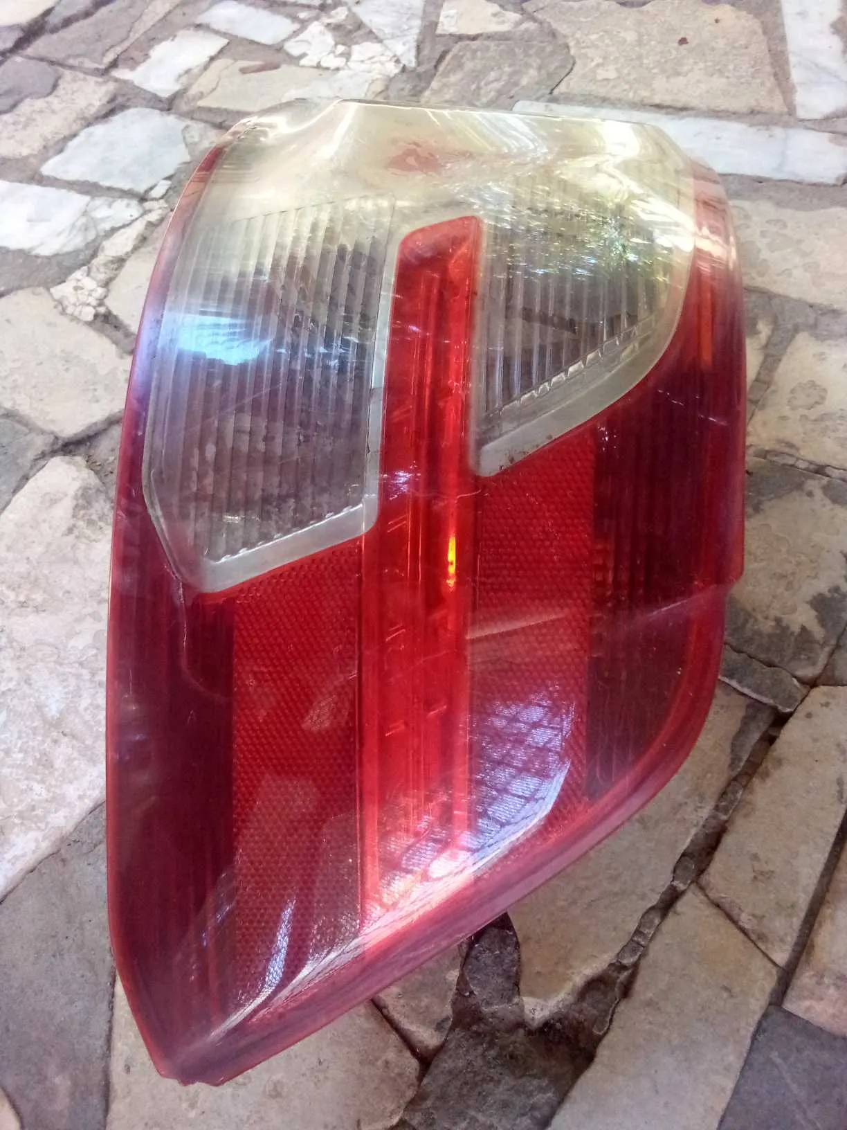 Feux arrière gauche peugeot année 2016