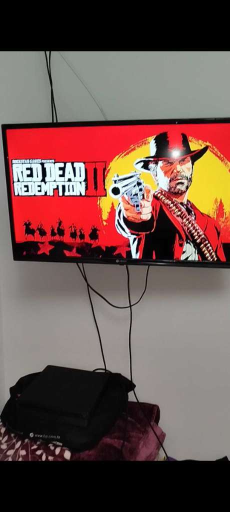 Ps4 slim + RDR 2 + CRACHE CTR