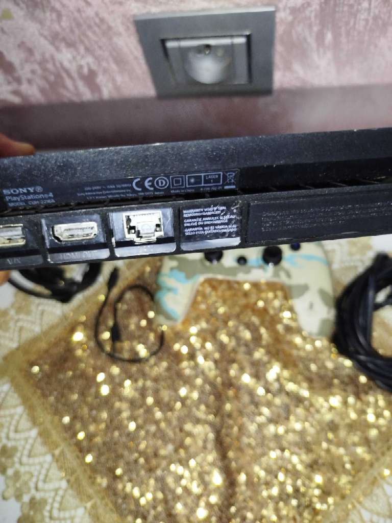 Ps4 slim + RDR 2 + CRACHE CTR