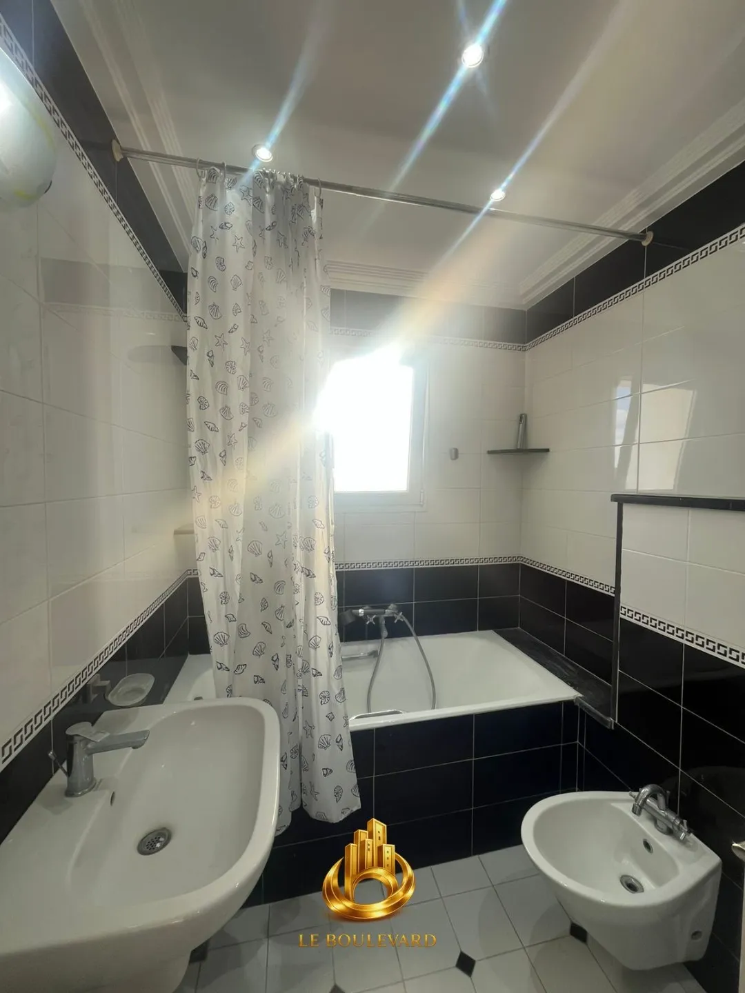 A Louer Etage De Villa S+3 Situé à route de Tunis Nabeul à proximité de Anouar Market