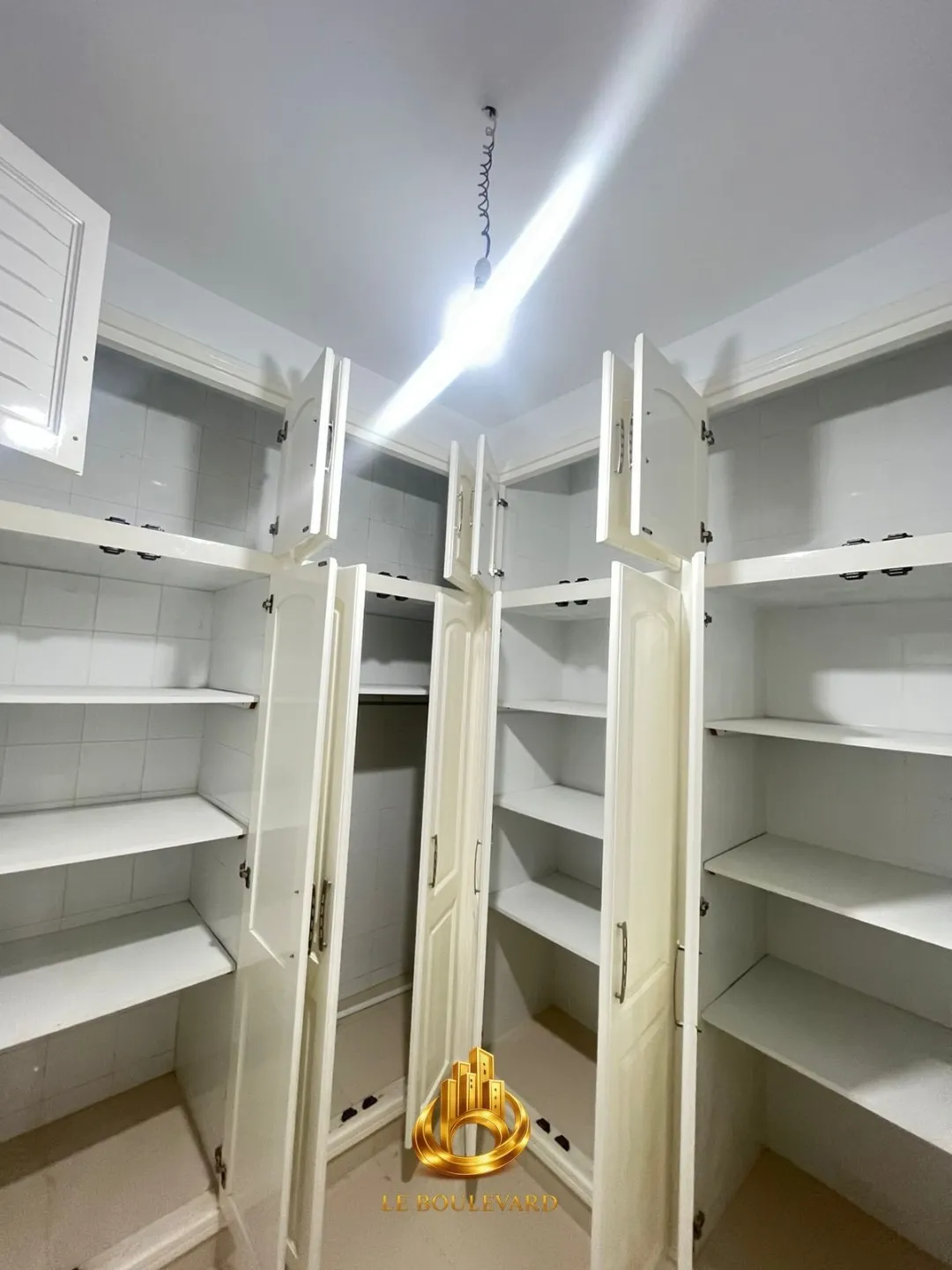 A Louer Etage De Villa S+3 Situé à route de Tunis Nabeul à proximité de Anouar Market