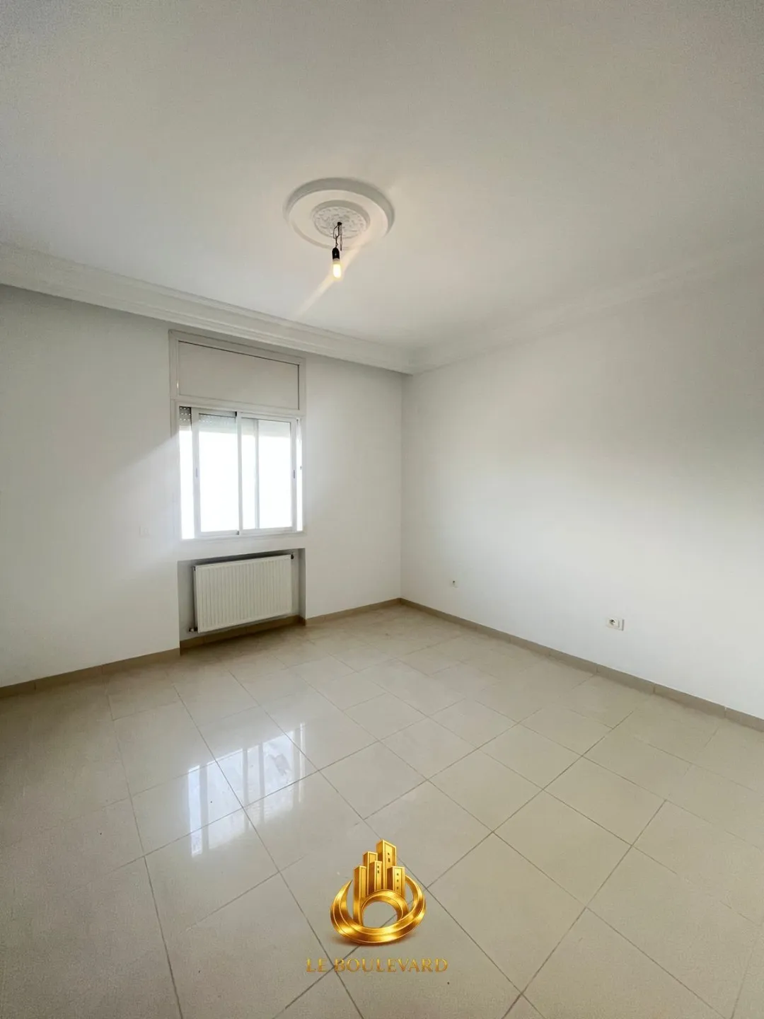 A Louer Etage De Villa S+3 Situé à route de Tunis Nabeul à proximité de Anouar Market