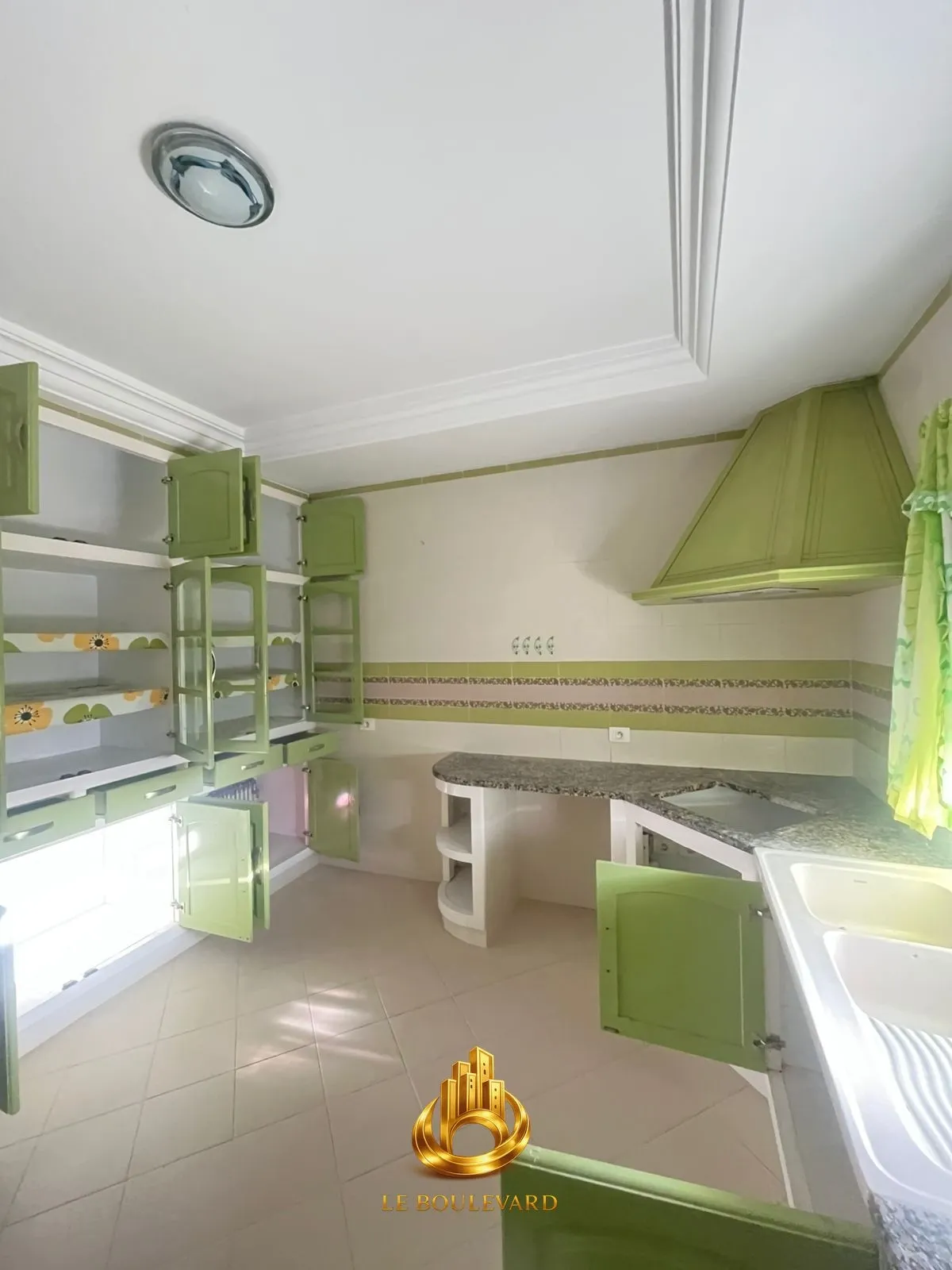 A Louer Etage De Villa S+3 Situé à route de Tunis Nabeul à proximité de Anouar Market