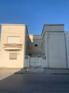Maison de 135 m² à vendre: composée d’un rez-de-chaussée et d’un 1er étage.