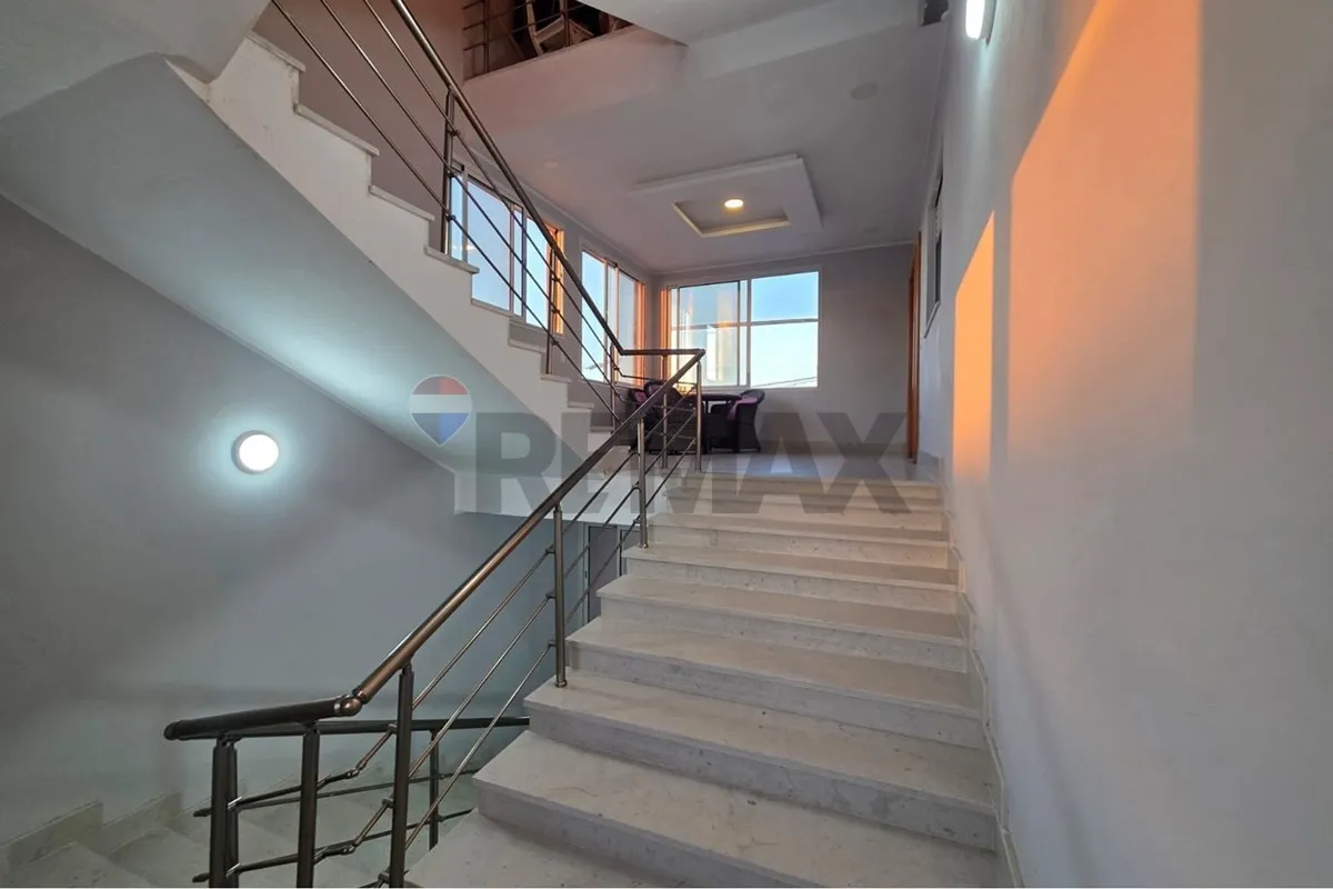 A Vendre un Etage S+3 et un dêpot à El AliaTitre bleu – Vue dégagée