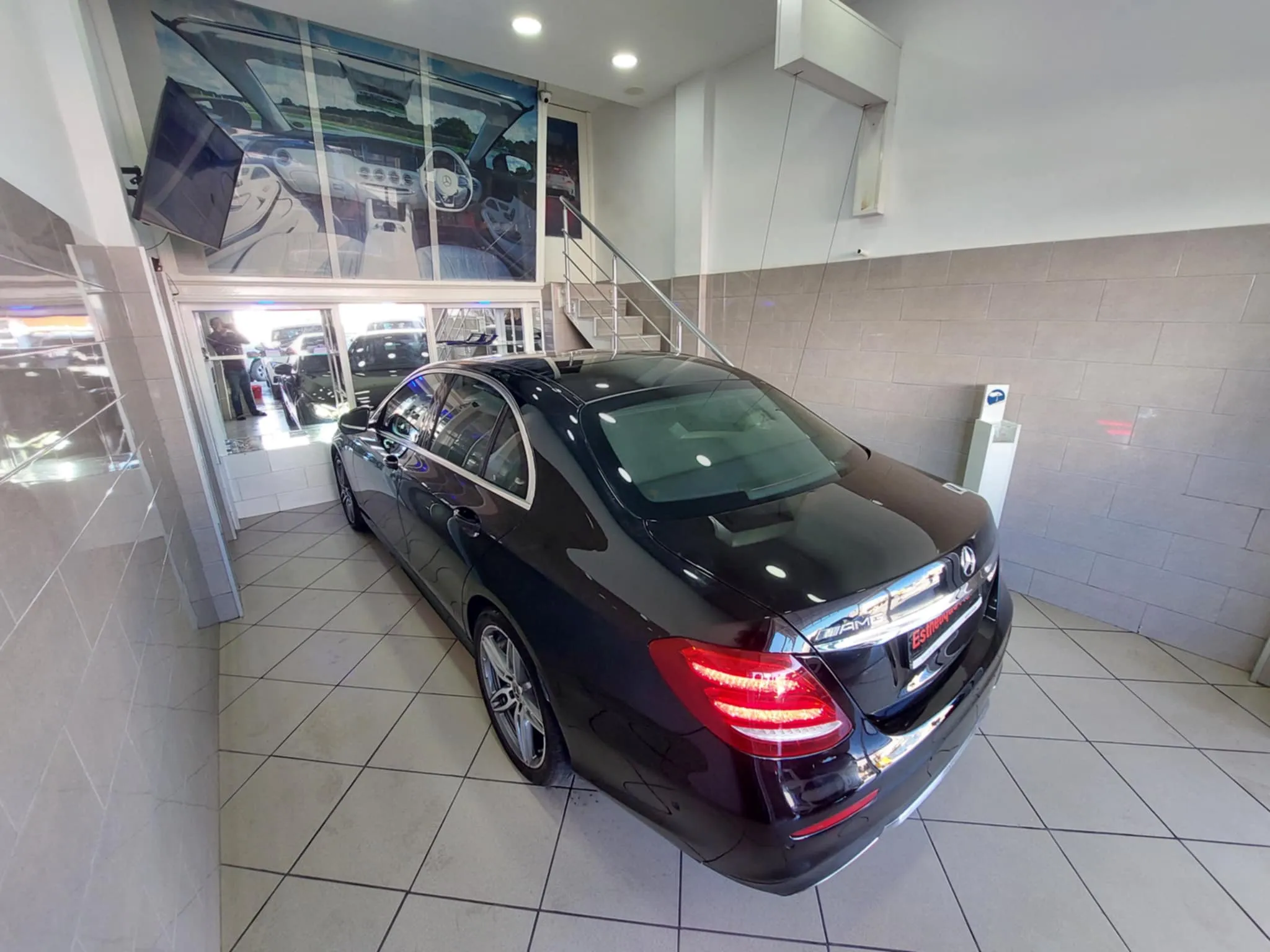 Mercedes-Benz E180 - Tel 98479647 - 21140009