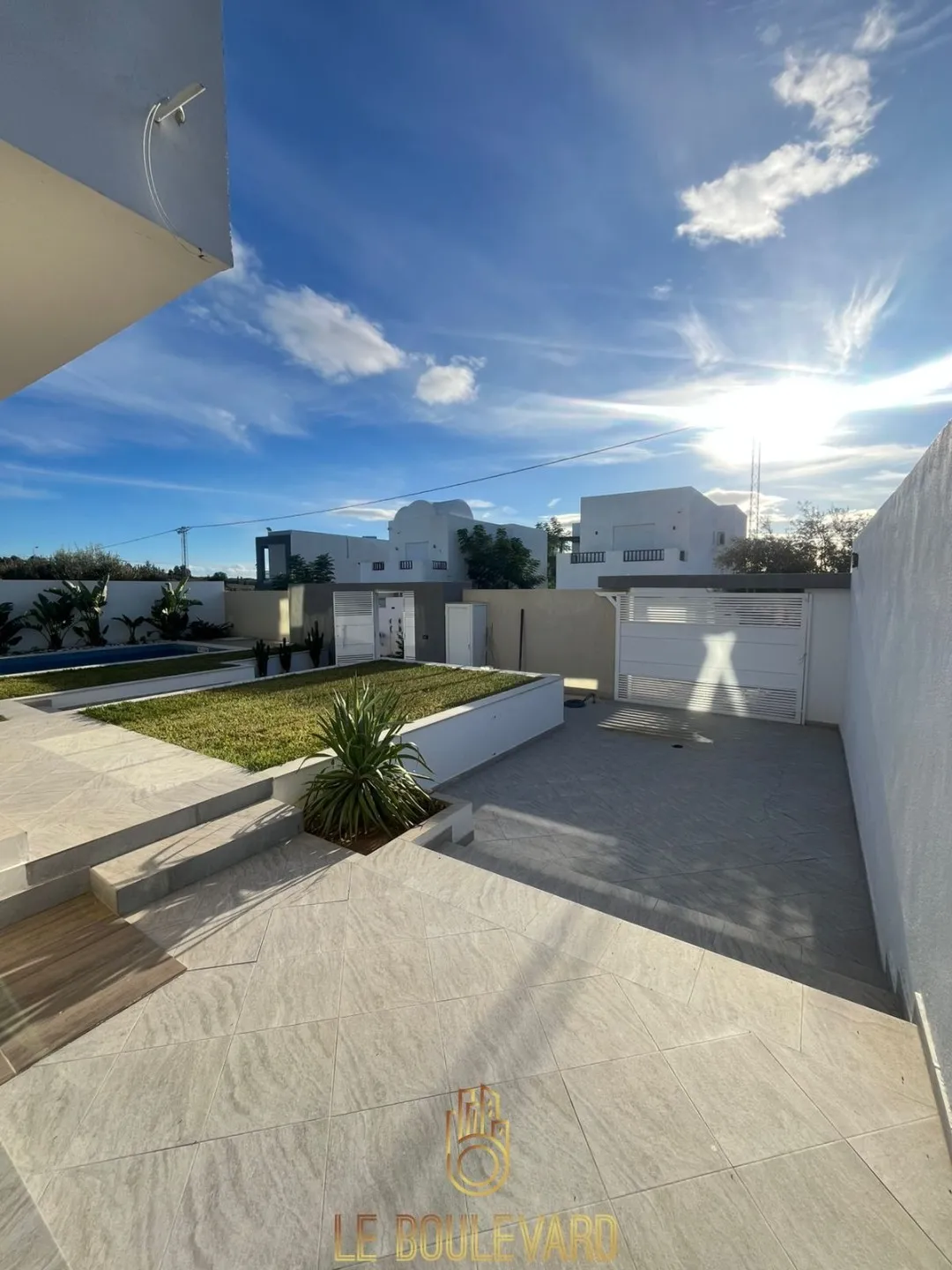 A Vendre Villa S+4 Haut Standing Avec Piscine Située à Sidi Jdidi, Hammamet 