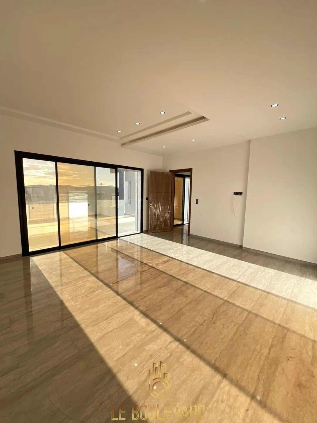 A Vendre Villa S+4 Haut Standing Avec Piscine Située à Sidi Jdidi, Hammamet 