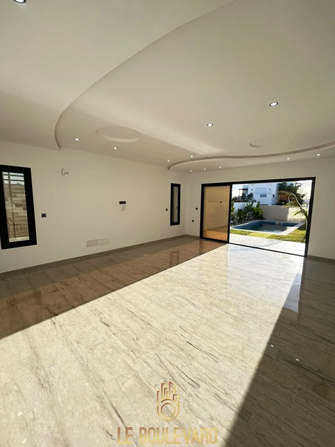 A Vendre Villa S+4 Haut Standing Avec Piscine Située à Sidi Jdidi, Hammamet 