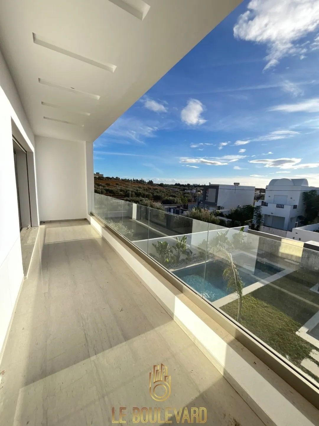 A Vendre Villa S+4 Haut Standing Avec Piscine Située à Sidi Jdidi, Hammamet 