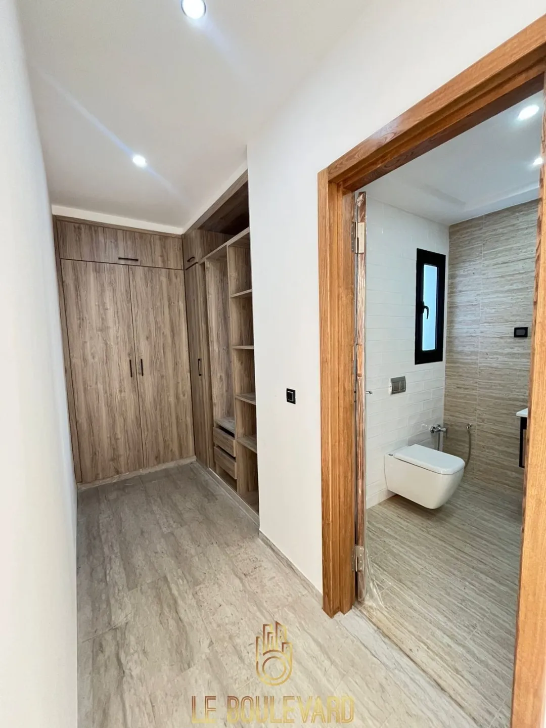 A Vendre Villa S+4 Haut Standing Avec Piscine Située à Sidi Jdidi, Hammamet 