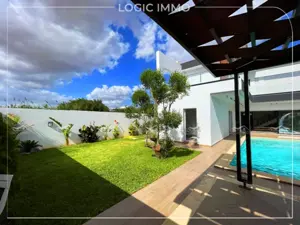 une villa S+4 très haut standing située à monchar Hammamet 