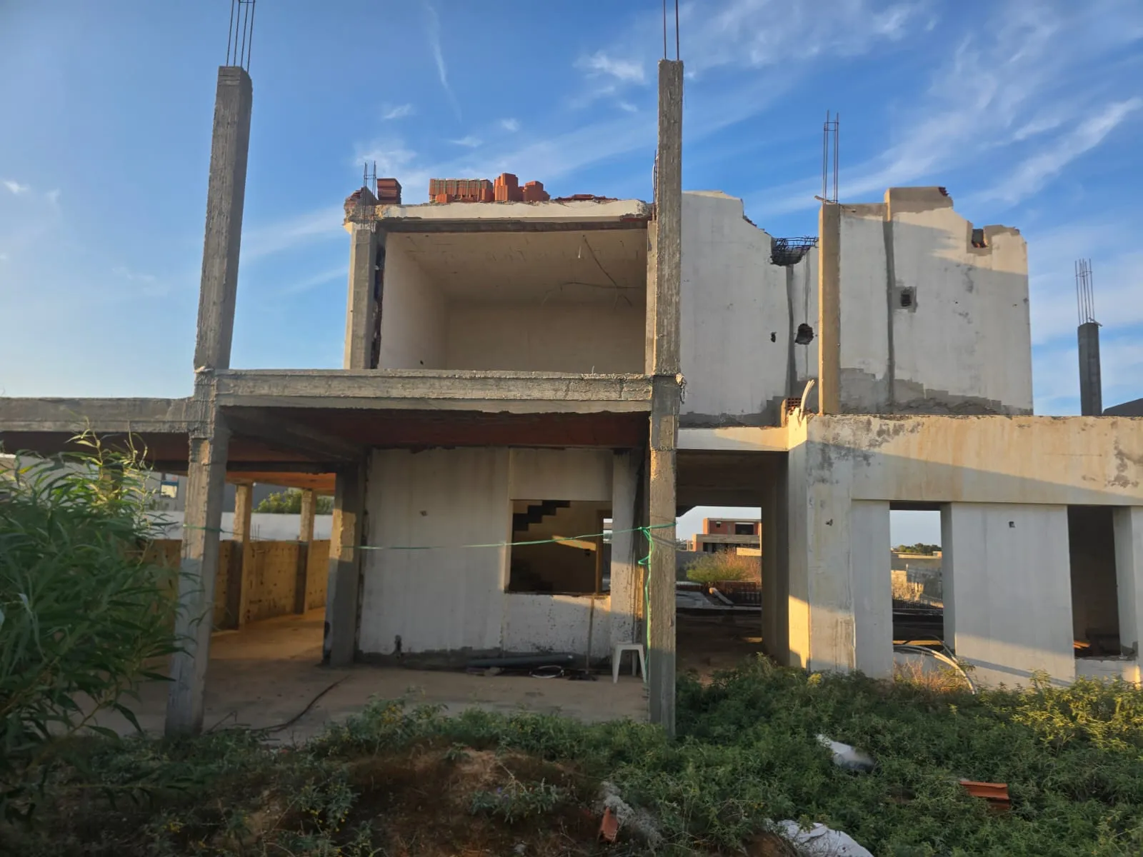 Avendre villa de 1300m2 inachevé à RMILA CHATT_MARIEM