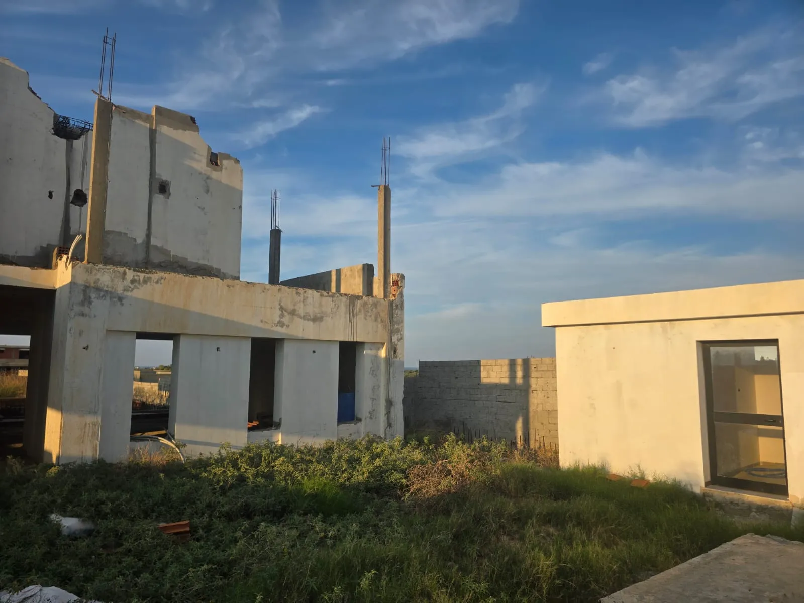 Avendre villa de 1300m2 inachevé à RMILA CHATT_MARIEM