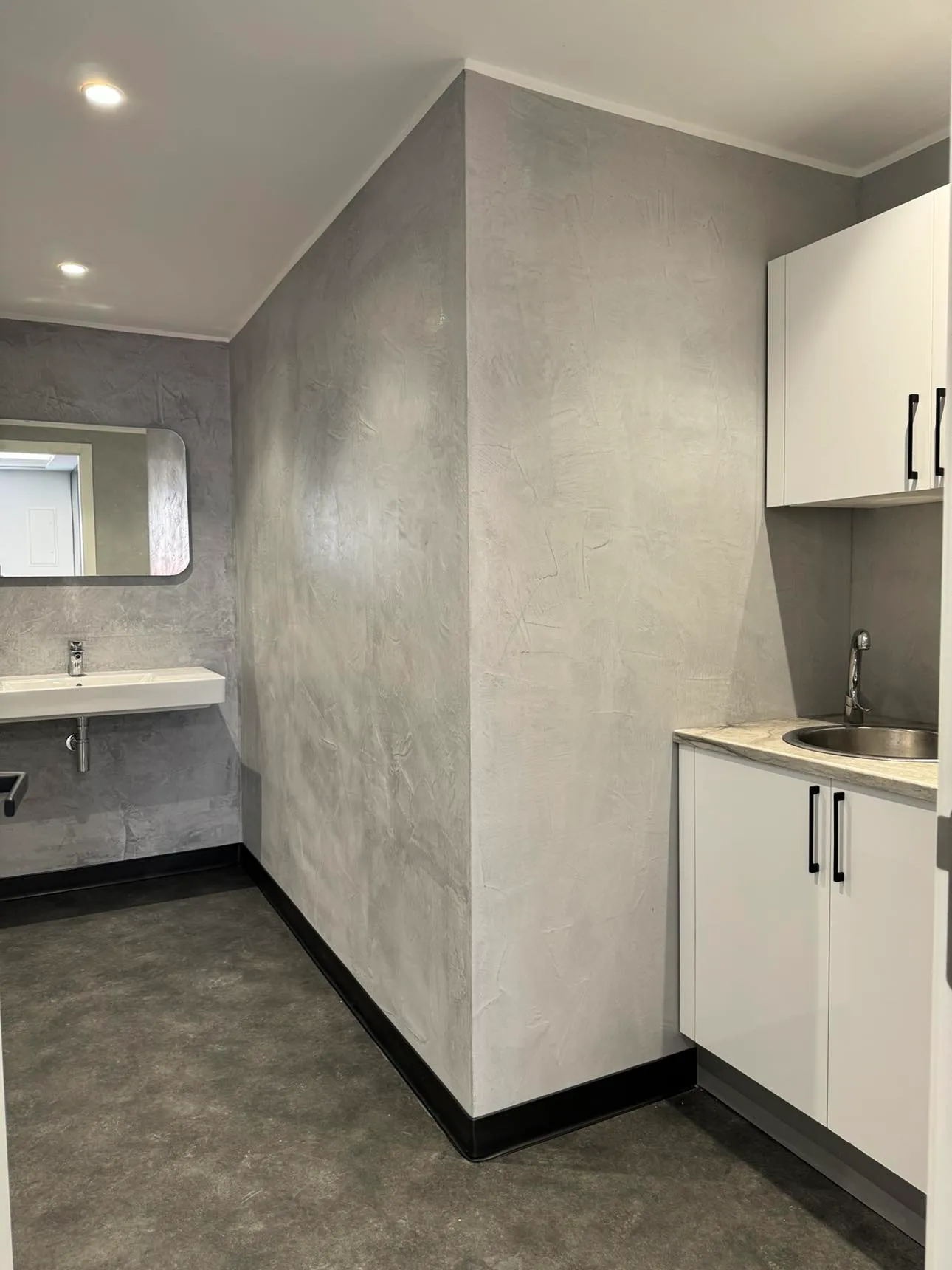 Joli bureau 150 m² retapé à neuf au lac 1