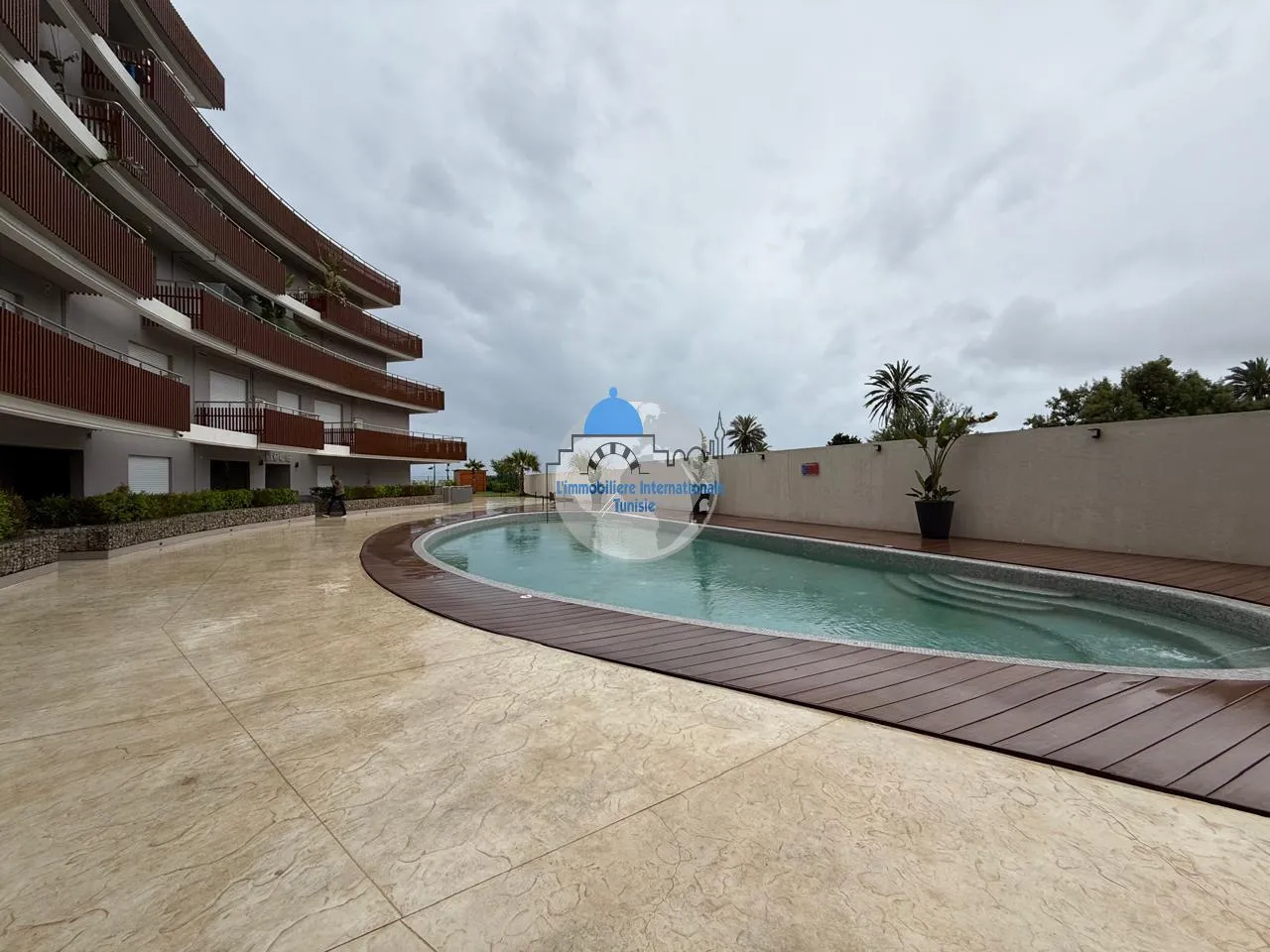 À 𝗩𝗘𝗡𝗗𝗥𝗘 – Appartement S+1 meublé à 𝗖𝗵𝗮𝘁𝘁 𝗠𝗮𝗿𝗶𝗲𝗺 – 𝗦𝗼𝘂𝘀𝘀𝗲.