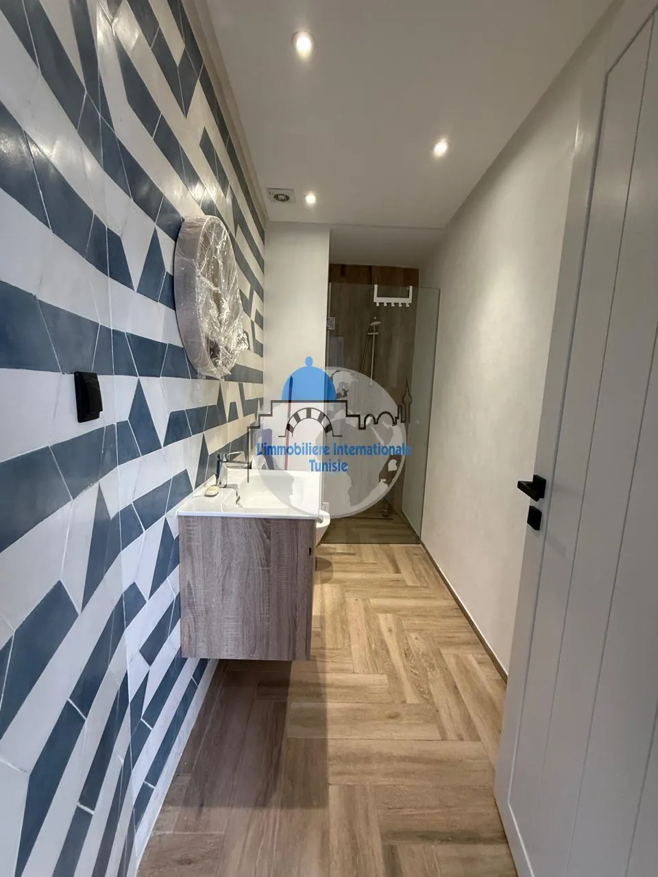 À 𝗩𝗘𝗡𝗗𝗥𝗘 – Appartement S+1 meublé à 𝗖𝗵𝗮𝘁𝘁 𝗠𝗮𝗿𝗶𝗲𝗺 – 𝗦𝗼𝘂𝘀𝘀𝗲.