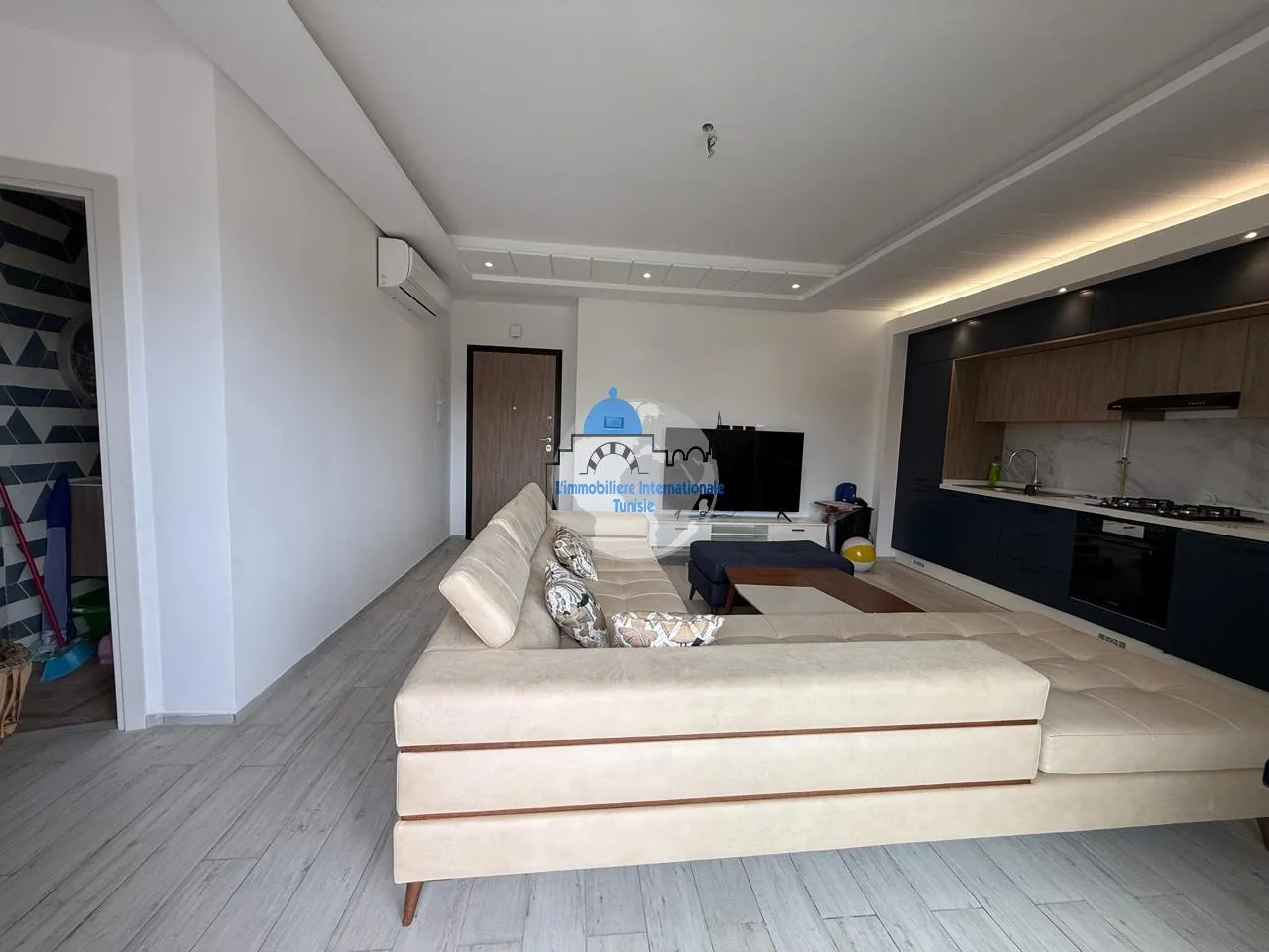 À 𝗩𝗘𝗡𝗗𝗥𝗘 – Appartement S+1 meublé à 𝗖𝗵𝗮𝘁𝘁 𝗠𝗮𝗿𝗶𝗲𝗺 – 𝗦𝗼𝘂𝘀𝘀𝗲.