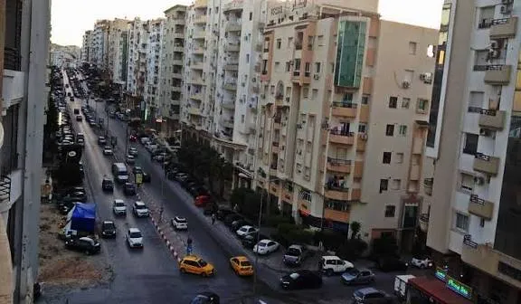 Cité Ennasr S+1 à l'année 850 dt / mois