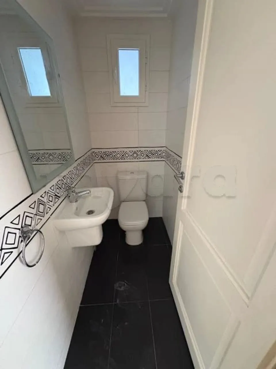 un appartement s+3 Haut Standing au 1er étage a louer a Soukra Rue Du Parc