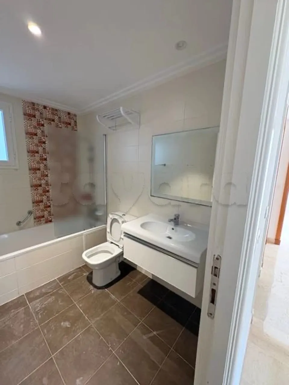 un appartement s+3 Haut Standing au 1er étage a louer a Soukra Rue Du Parc