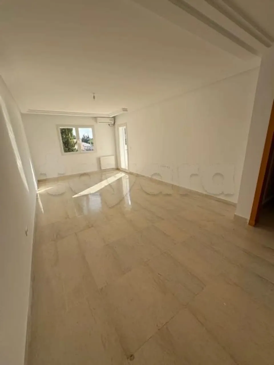 un appartement s+3 Haut Standing au 1er étage a louer a Soukra Rue Du Parc