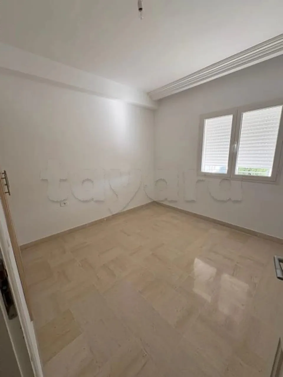 un appartement s+3 Haut Standing au 1er étage a louer a Soukra Rue Du Parc