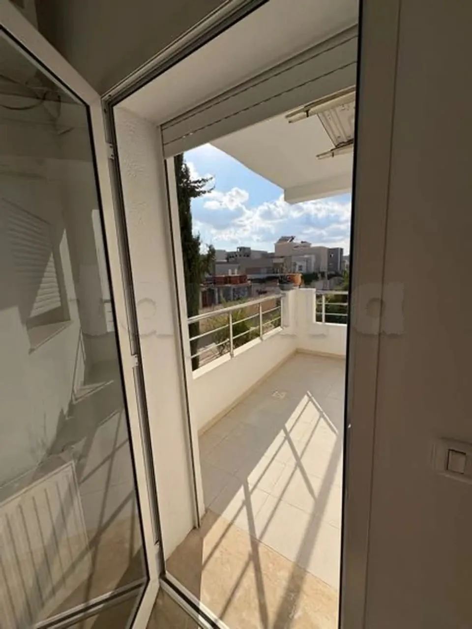 un appartement s+3 Haut Standing au 1er étage a louer a Soukra Rue Du Parc