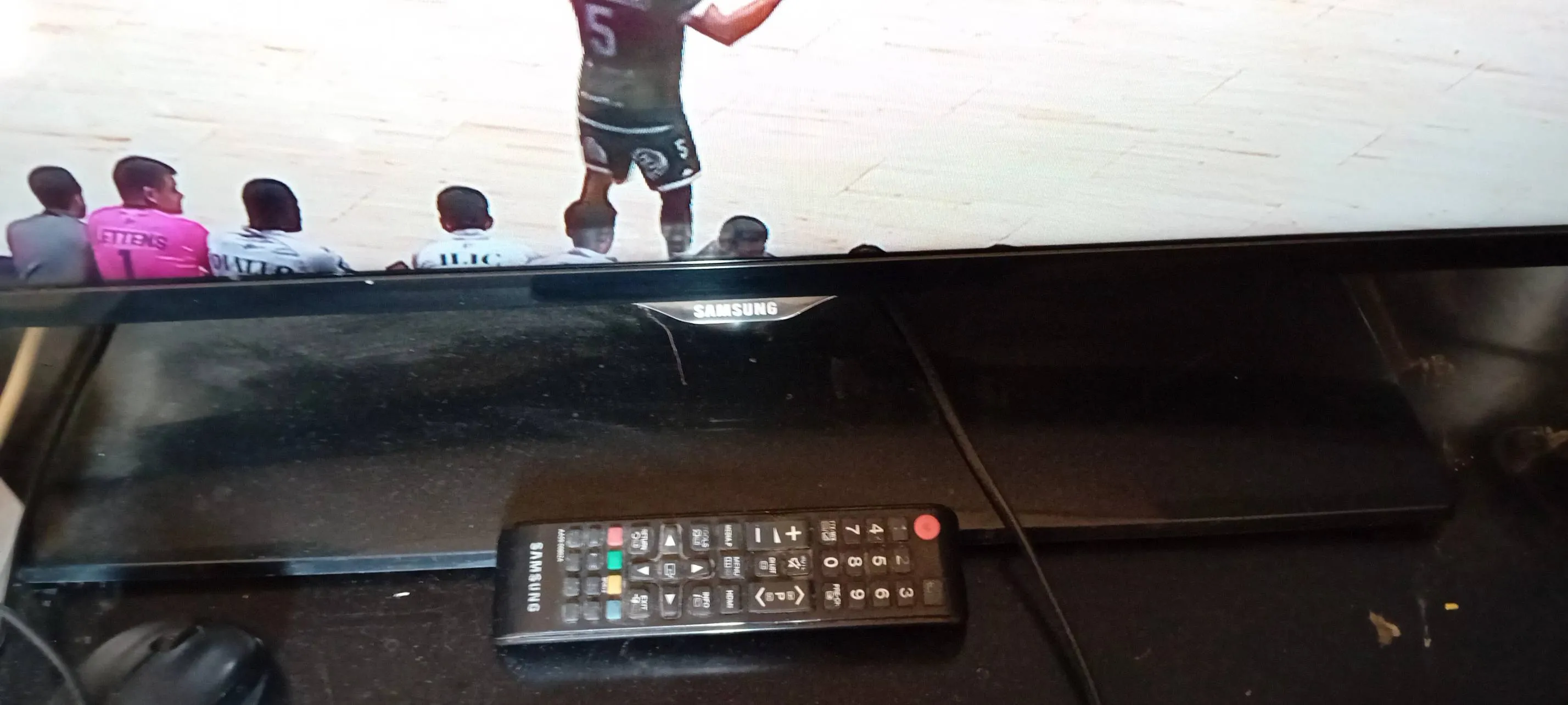 télévision sumsung 43" avec récepteur géant 6700 gratuit