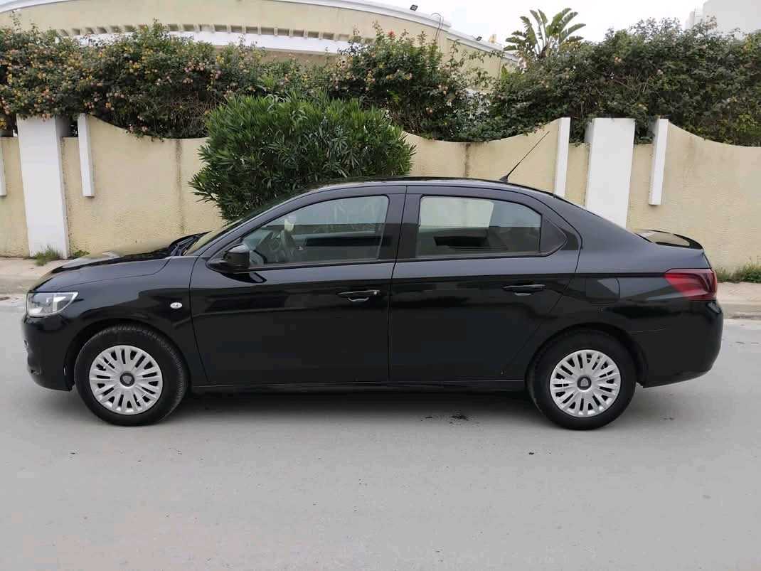 PEUGEOT 301 ACCESS PREMIÈRE MAIN 