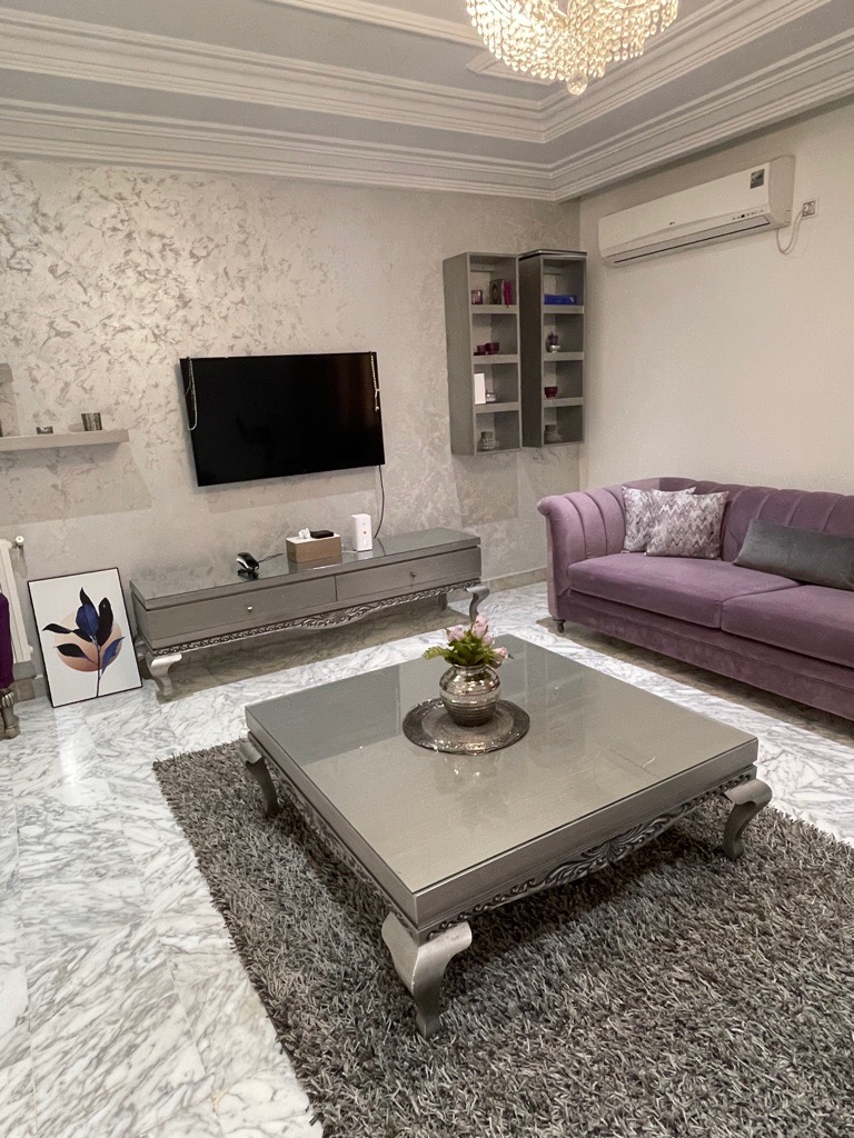 Salon + table basse + living et étageres 