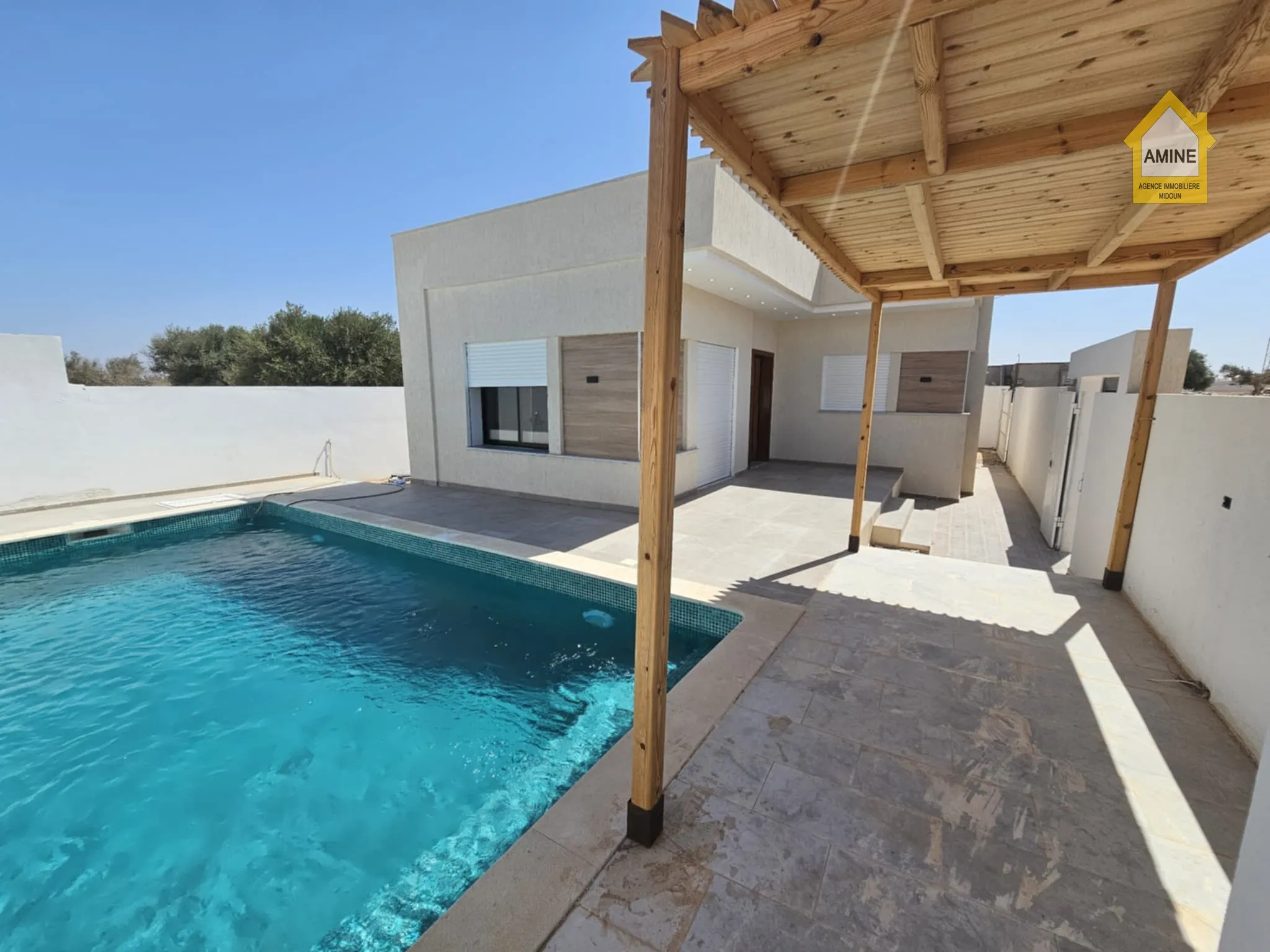 A vendre villa de luxe avec piscine à Midoun Djerba