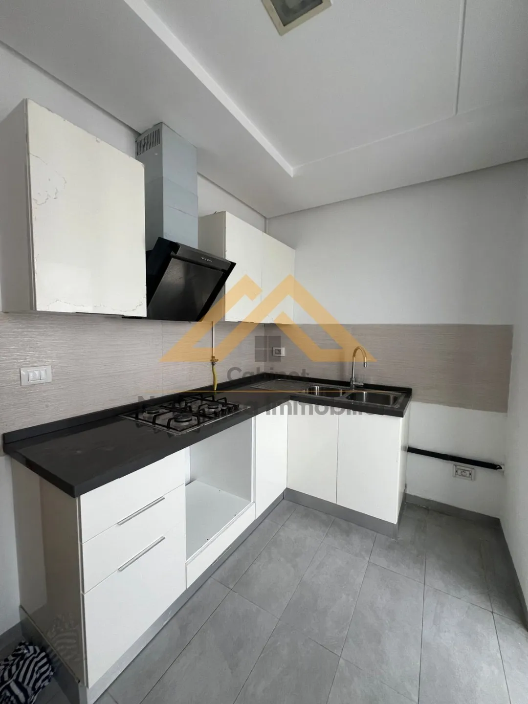 A vendre un appartement S+1 à Sahloul 4