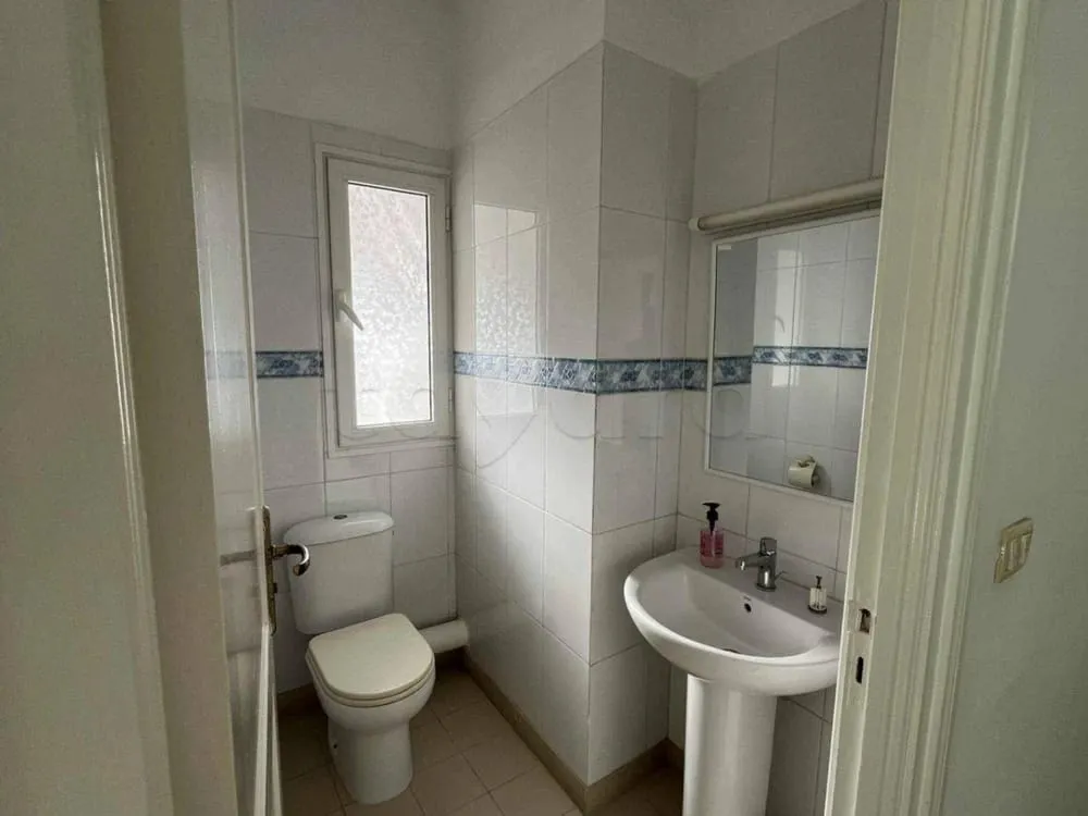 un spacieux appartement s+3 vide au 2éme étage (avec ascenseur) a louer a Ennacer 2 Prés de La Phalène