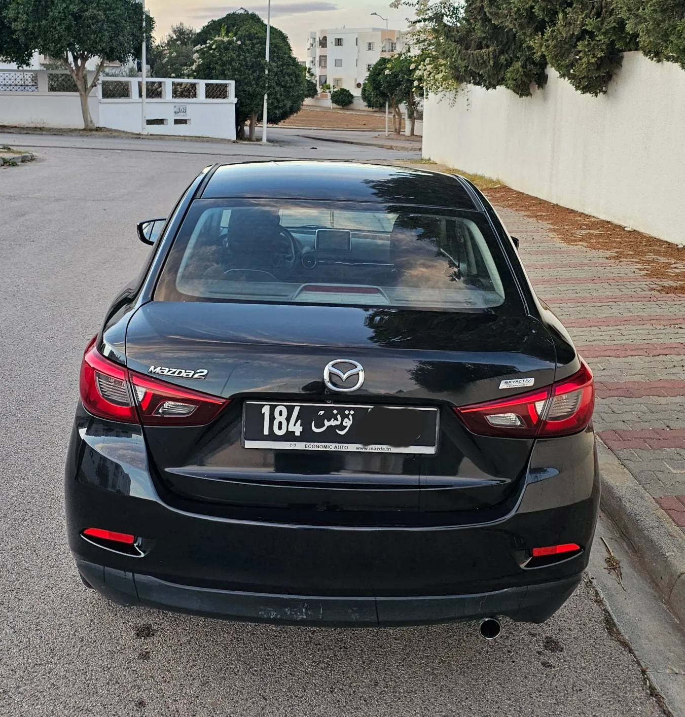 Mazda 2 Sedan en excellent état