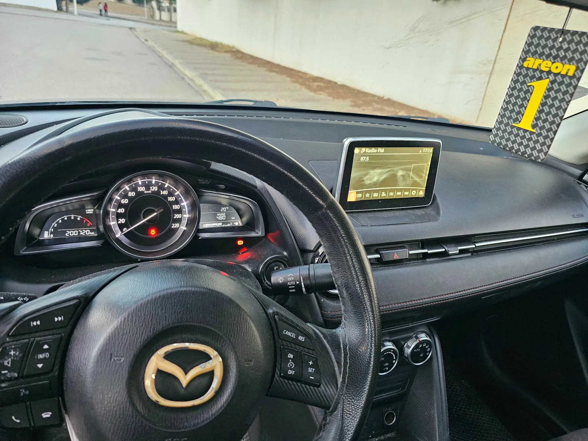 Mazda 2 Sedan en excellent état