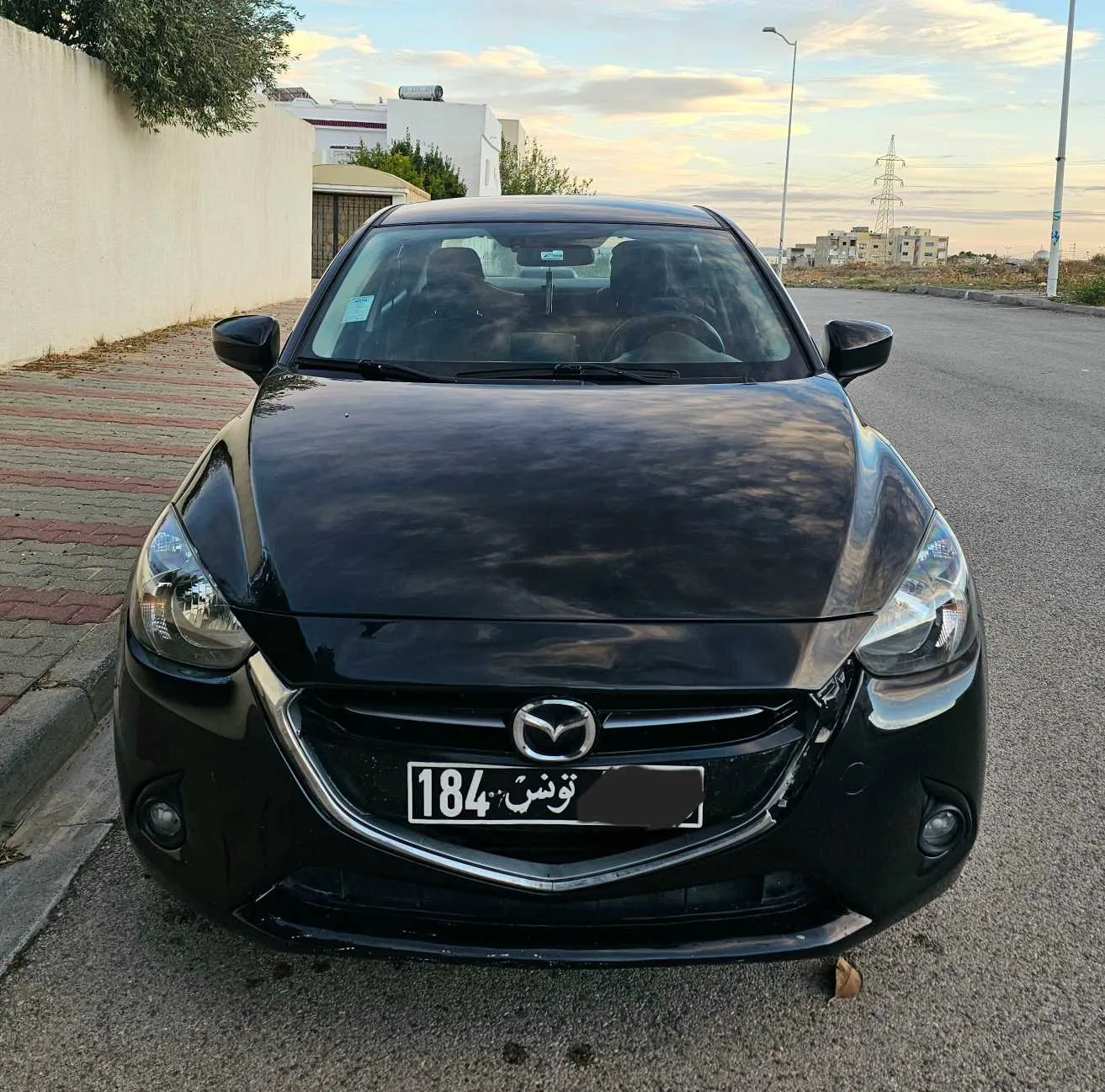 Mazda 2 Sedan en excellent état